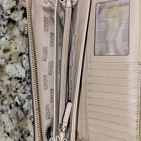 Michael Kors Ziparound Wallet - Picture 8 of 11